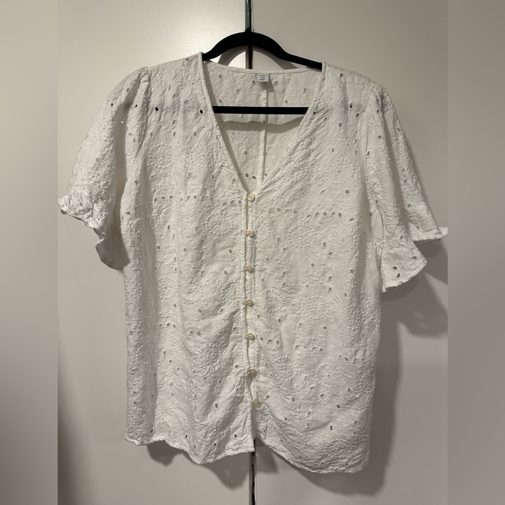 Old Navy White Eyelet Top with Ruffle Detail (runs small 1x but fits L-XL)